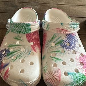 Woman’s color for crocs size 9 like new